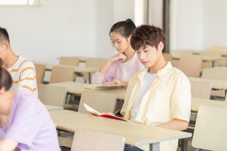 在益阳读中专招生对象及招生条件